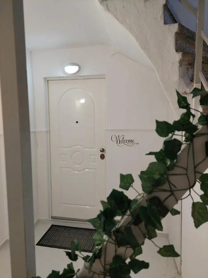 Central Garden Escape In Thessaloniki! Grecia