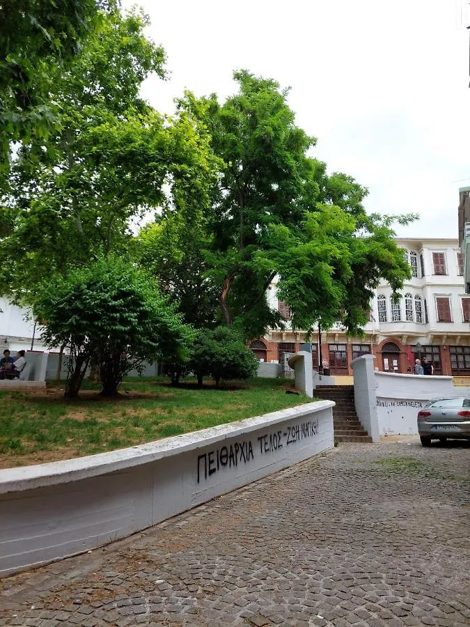 Central Garden Escape In Thessaloniki! 0*, Салоники Греция