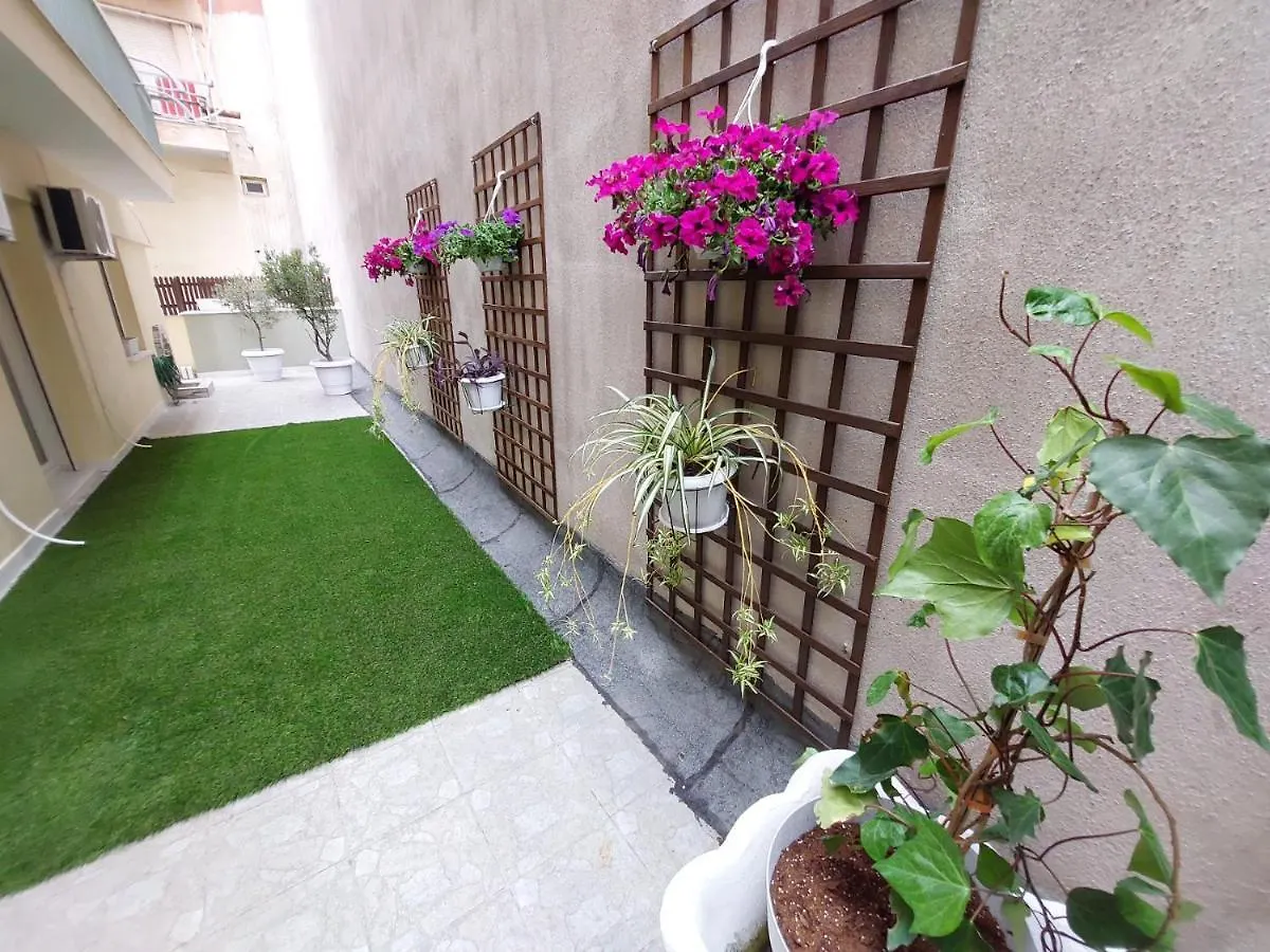 Central Garden Escape In Thessaloniki! Салоники