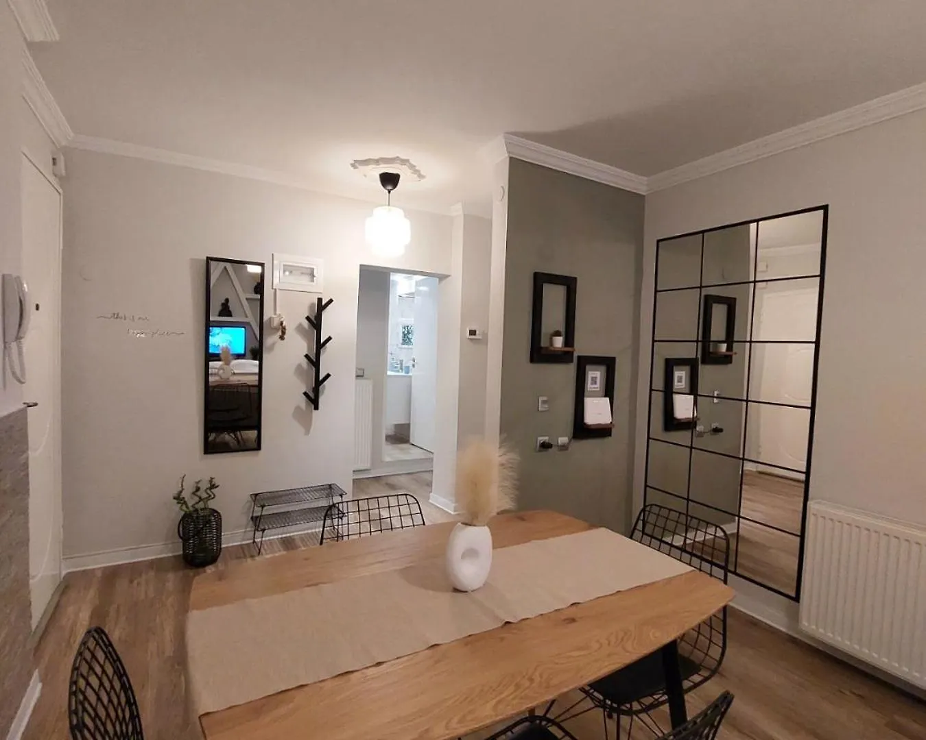 Central Garden Escape In Thessaloniki! Греция